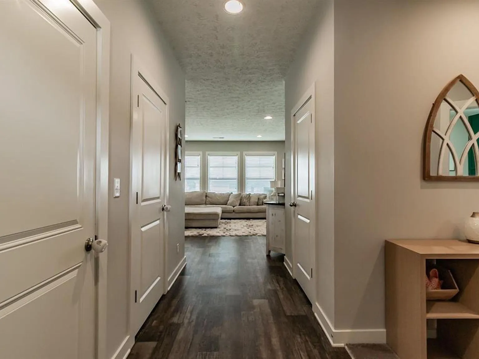 3 bed, 2.0 bath, 1839 sqft, $2,195 — Photo 2