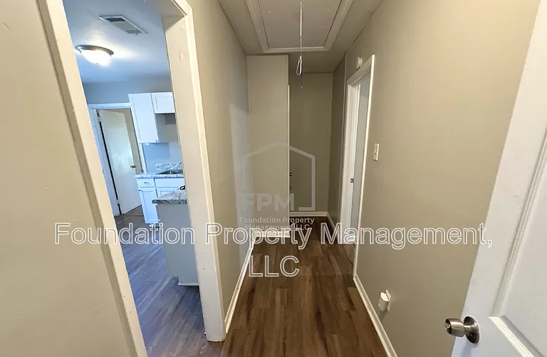 672 Carpenter St — Photo 6