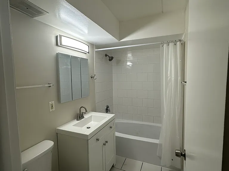 221 E Plainfield Rd #8 — Photo 4