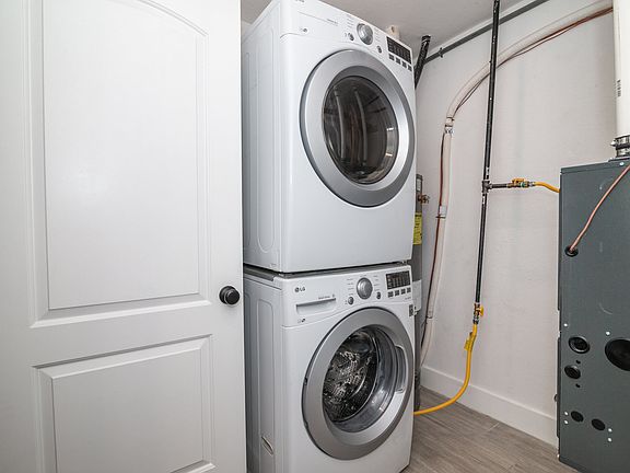 5th image of 1045 W 14th Ave APT 102