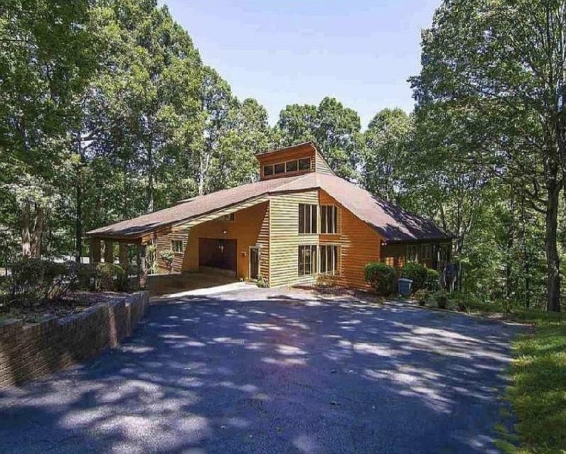 1st image of 140 Lakeridge Dr