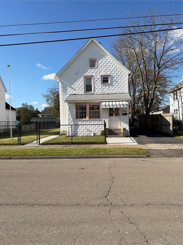 3 bed, 1.0 bath, 1260 sqft, $1,500 — Photo 1