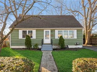188 N Richmond Ave, Massapequa, NY 11758