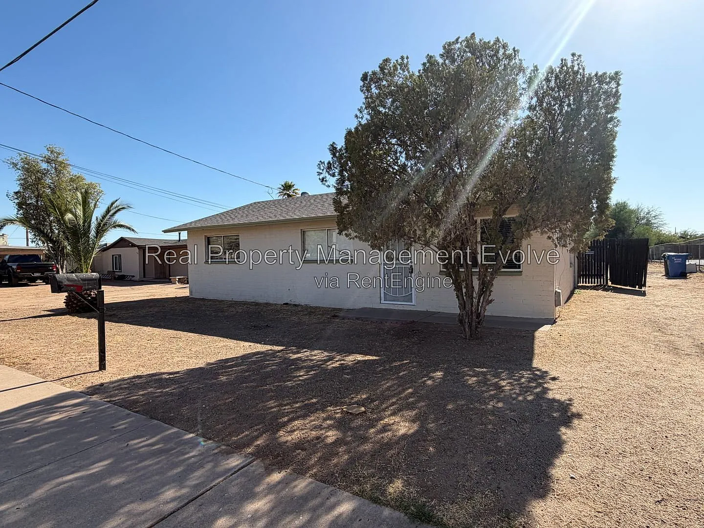 1 bed, 1.0 bath, 700 sqft, $900 — Photo 2