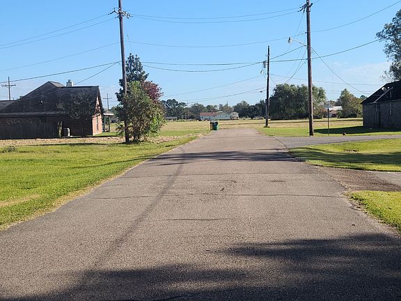 3rd image of 59220 Evangeline Ave