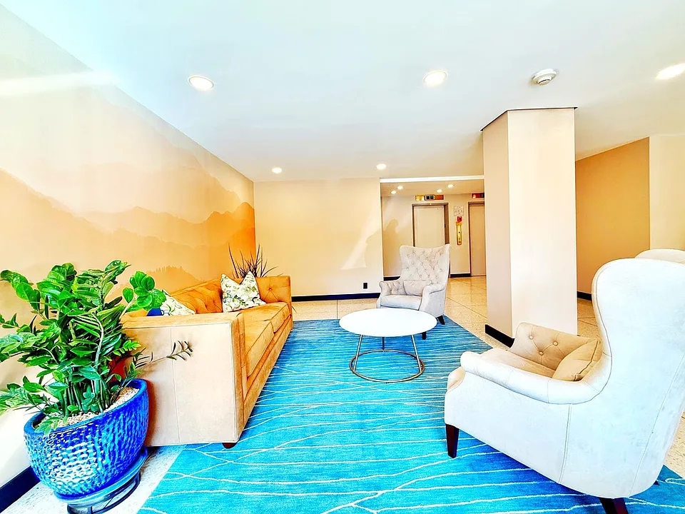 6600 Boulevard East #22B