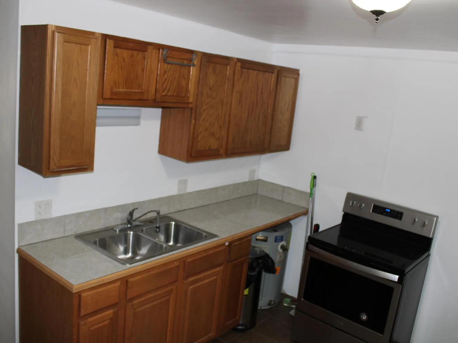 Burnham Ave, Lansing — Photo 3