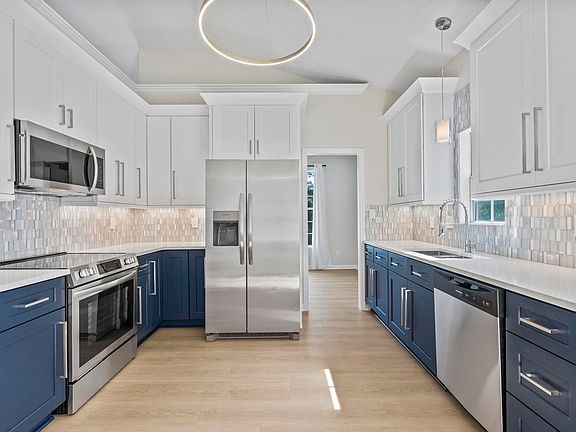3rd image of 477 Blackberry Ln.