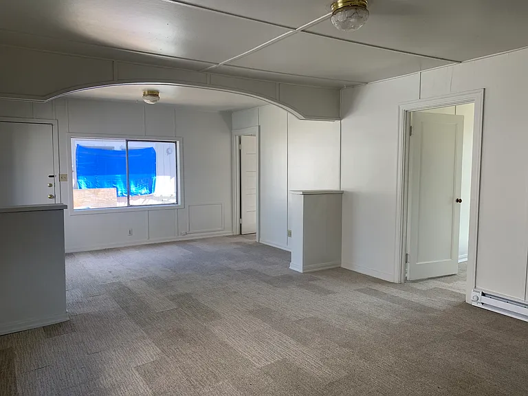1027 Locust St — Photo 4