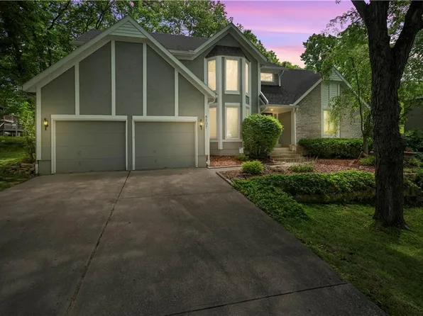 8207 NW Westside Dr, Weatherby Lake, MO 64152