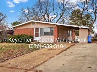 900 Paddock Dr, Florissant, MO 63033