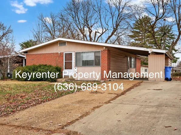 900 Paddock Dr, Florissant, MO 63033