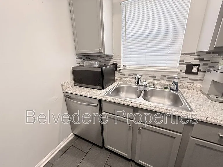 415 N Dudley St — Photo 4