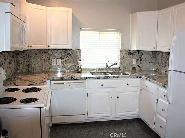 507 W State St — Photo 16