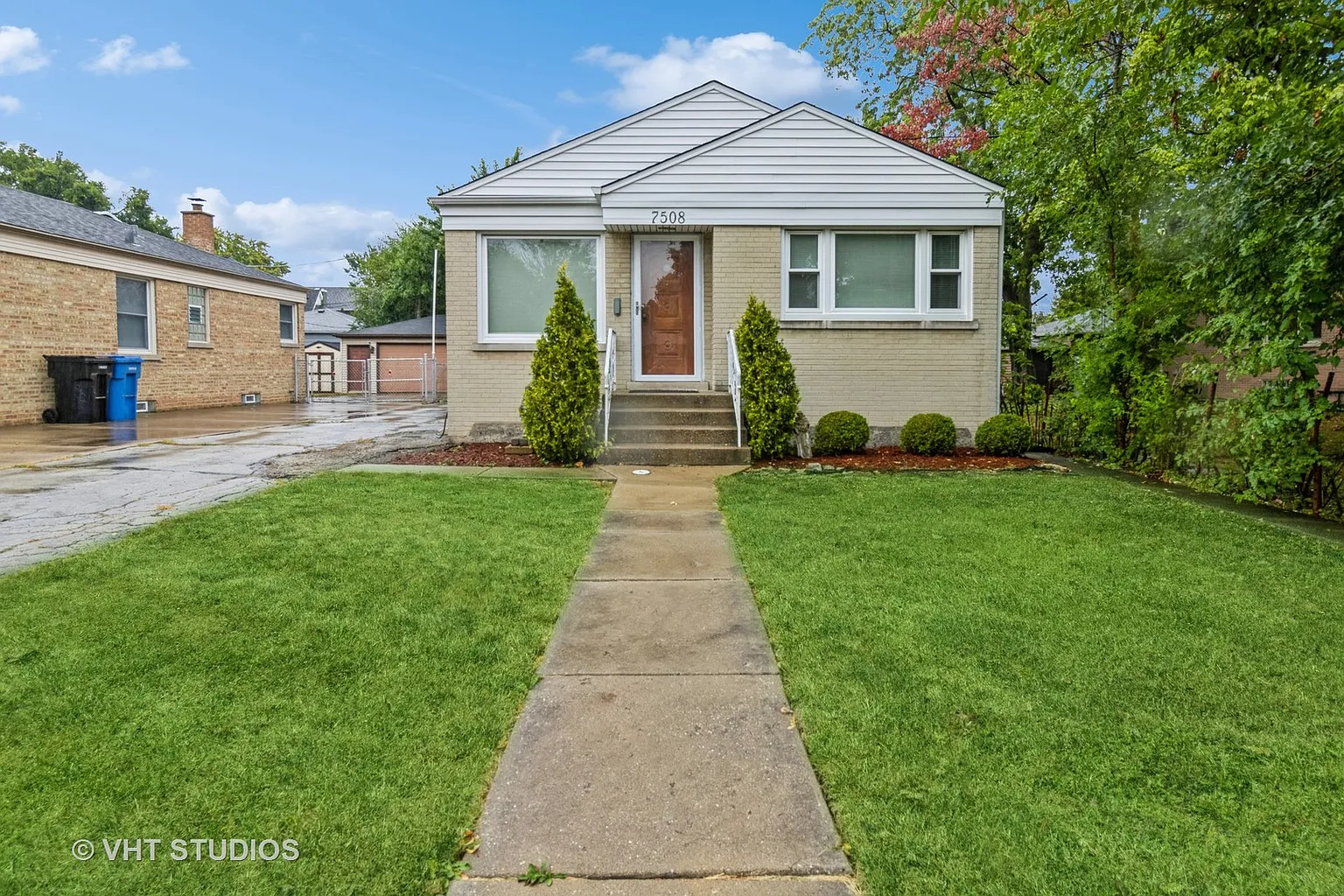 7508 W Touhy Ave photo 1