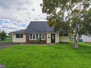 18 Tinder Rd, Levittown, PA 19056