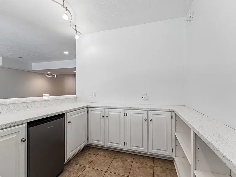705 S 186th St — Photo 27