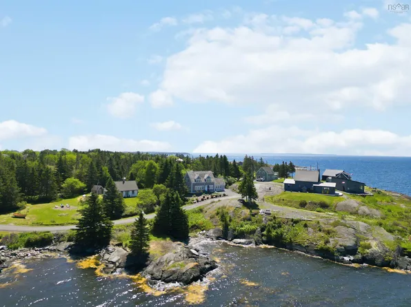 29 Herring Rock Rd, Lunenburg, NS B0J 2C0