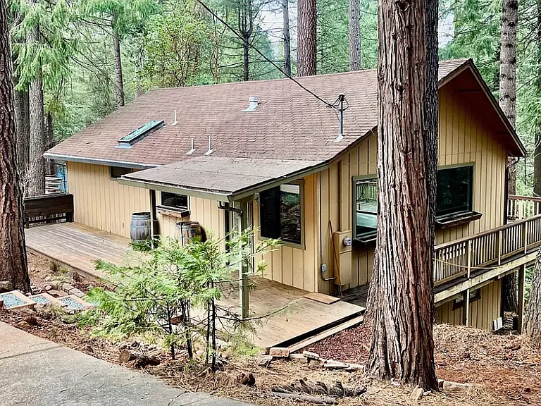 27151 Lake Dr — Photo 2