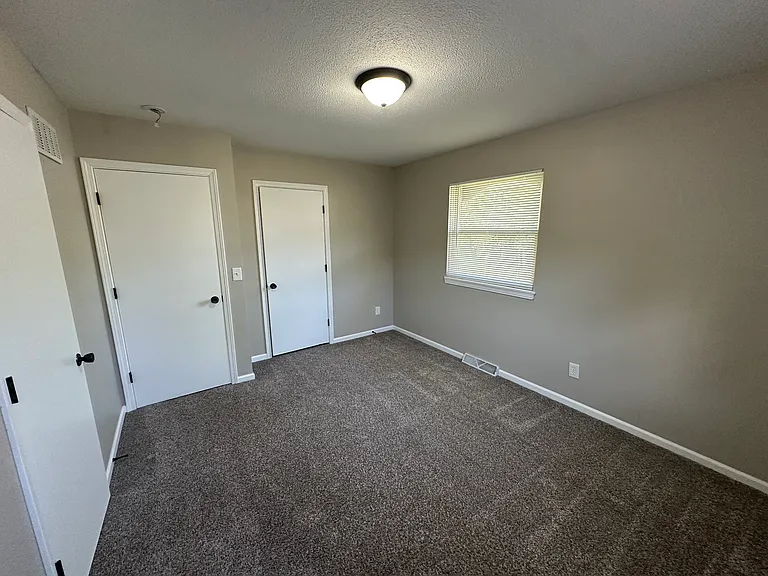 4933 N Oakley Ave — Photo 8