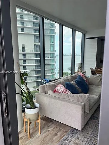 650 NE 32nd St #608 — Photo 3