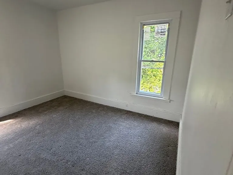 10748 Hull Ave — Photo 5