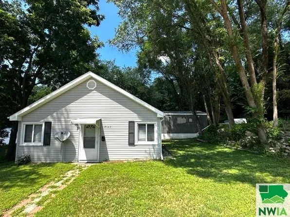 3123 3rd St, Sioux City, IA 51105