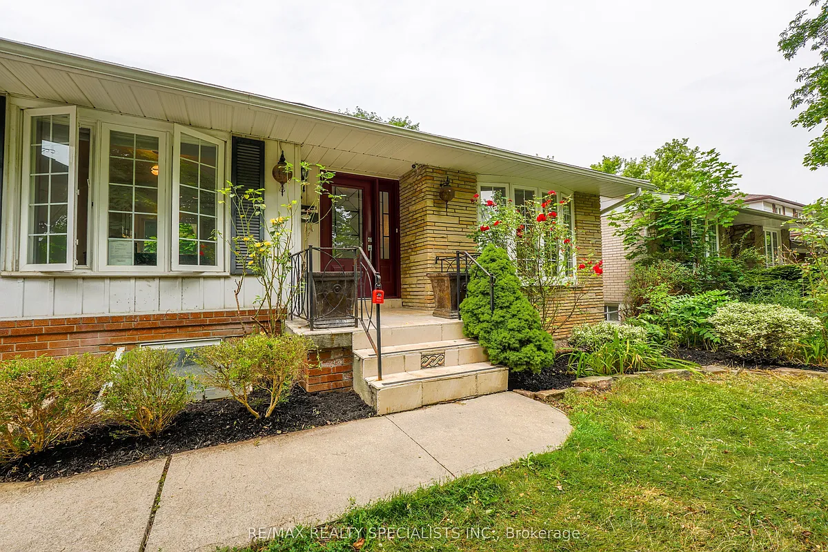 Building Photo - 61 Ambleside Dr