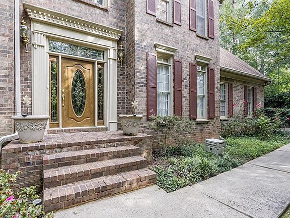 3rd image of 9372 Basswood Way