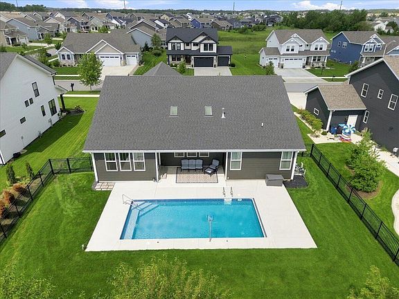 3rd image of 14141 Slate Dr