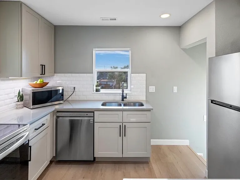 3527 N Steele St — Photo 12