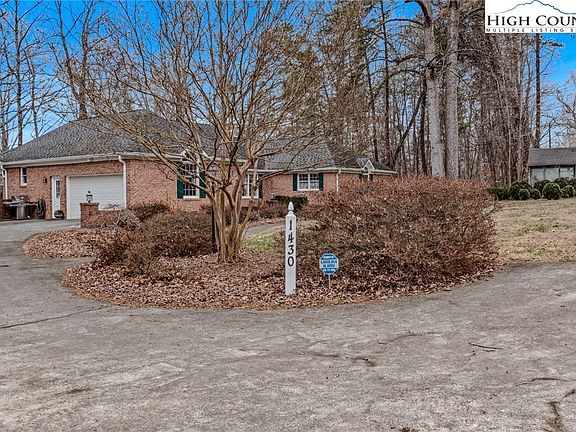 2nd image of 1430 Messick Oaks Trail
