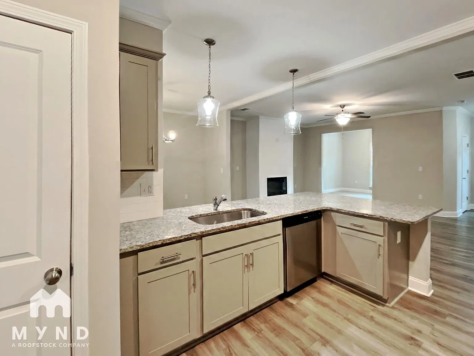 3 bed, 2.5 bath, 1750 sqft, $1,725 — Photo 4