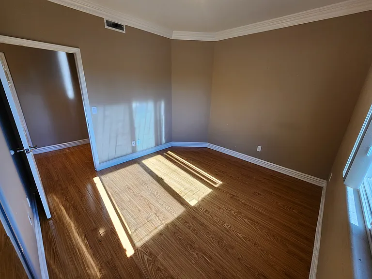 13620 Valerio St #10 — Photo 34
