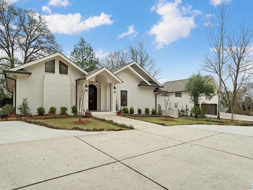 1st image of 901 Oaklawn Dr