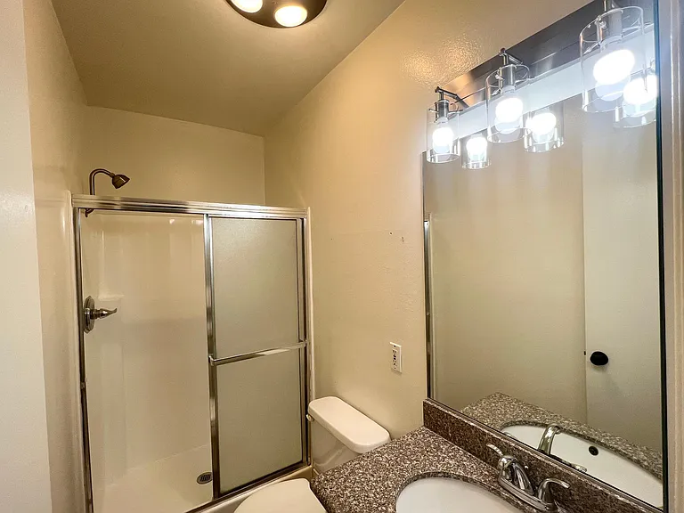 212 E Elmwood Ave — Photo 17