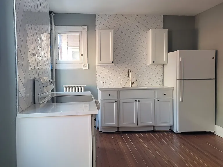 158 Grand St #2 — Photo 5