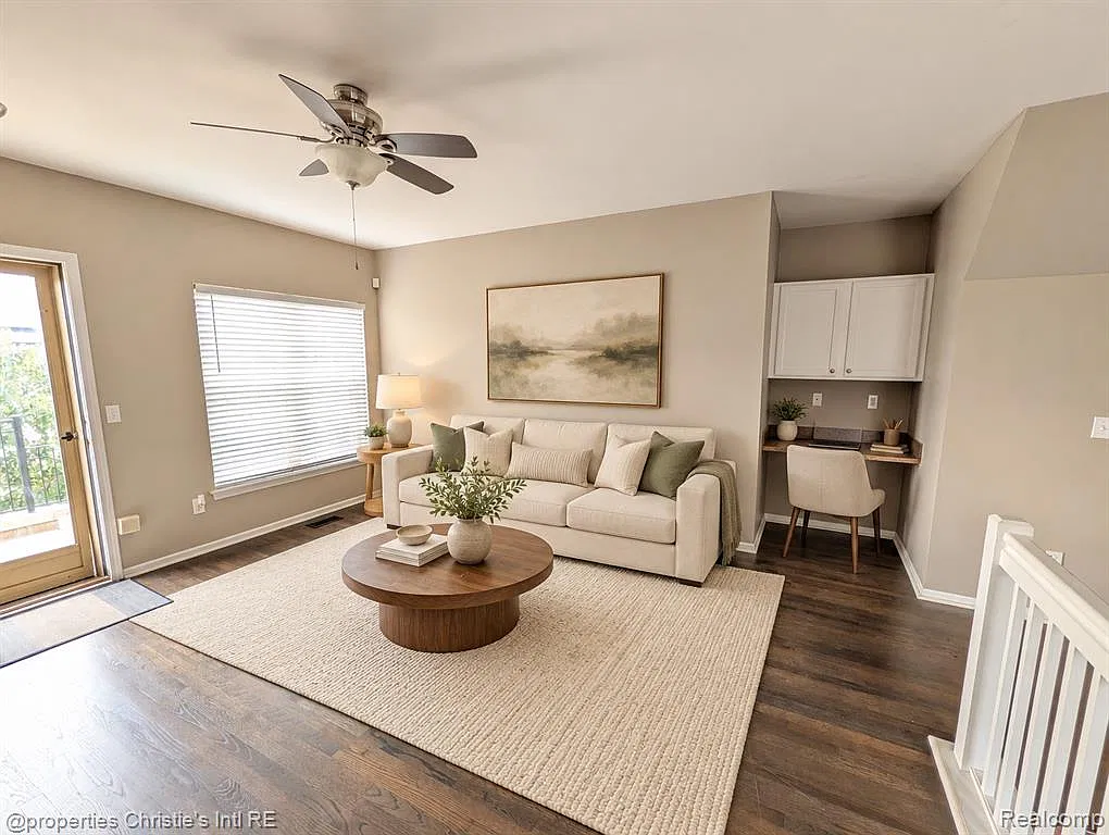 3 bed, 1.5 bath, 1520 sqft, $2,900 — Photo 2
