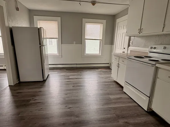 19 Saint Elizabeth St APT 4, Bristol, RI 02809