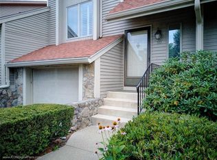 5 Shadowbrook Ln APT D, Smithfield, RI 02917