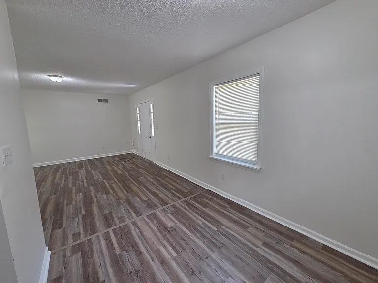 1495 Alta Vista Ave — Photo 2