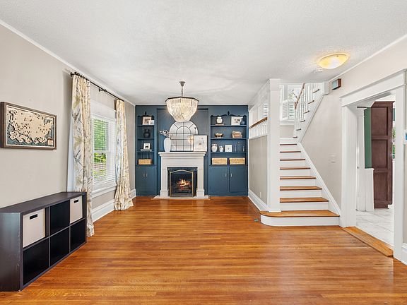4th image of 119 42nd St