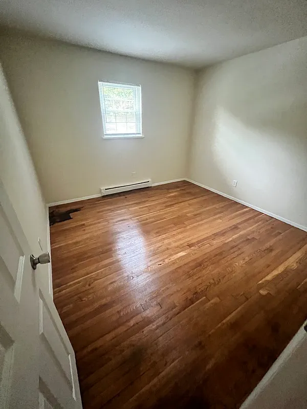 2 bed, 1.0 bath, $1,095 — Photo 2