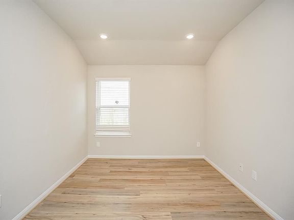 4th image of 21607 Blue Sapphire Ct