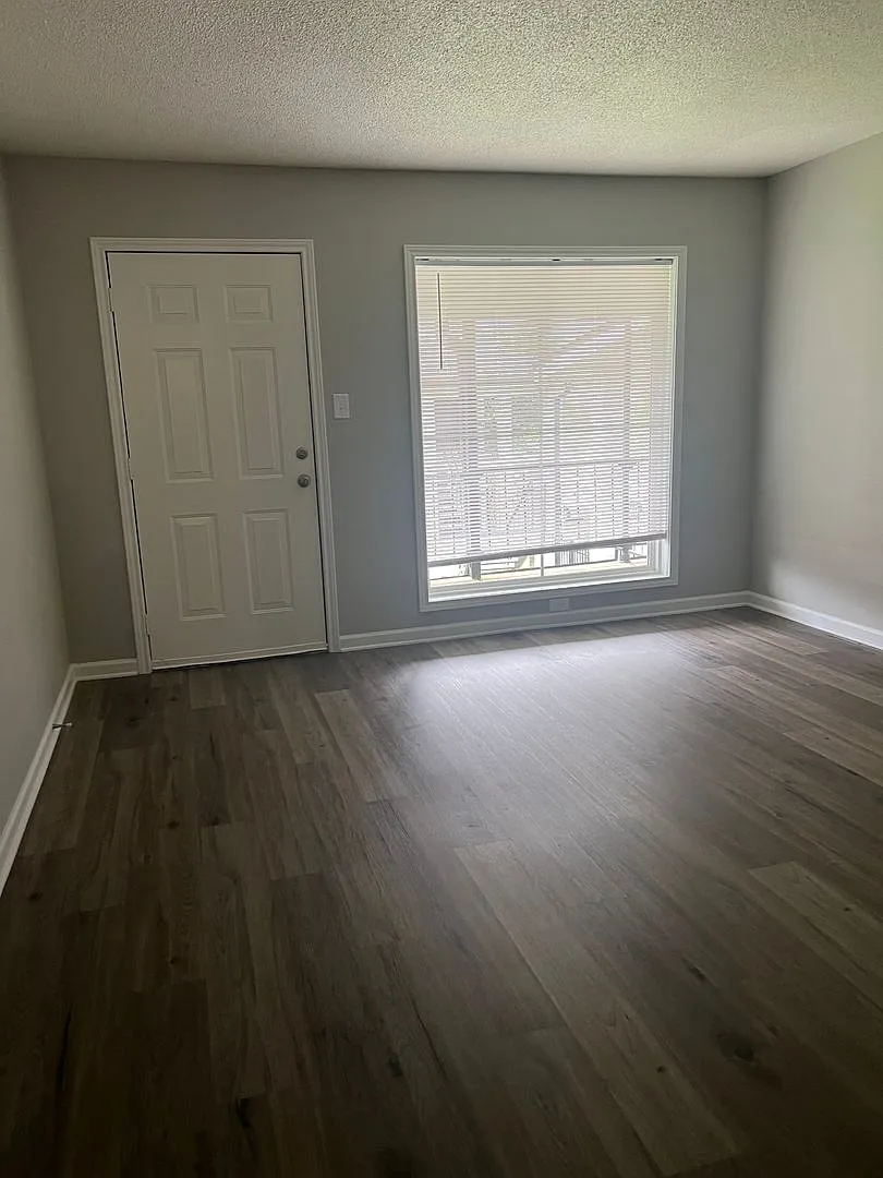 Building Photo - 1604 Moss St #14