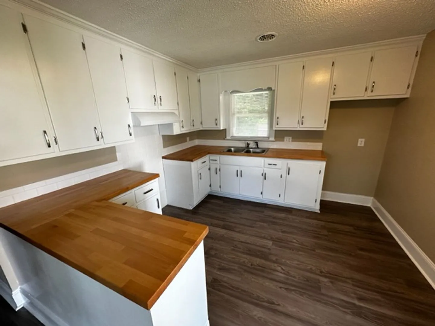 6115 Staegcoach Road — Photo 2