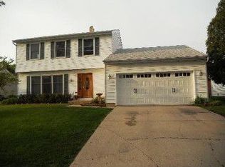 2146 Tiffany Dr, Schaumburg, IL 60194