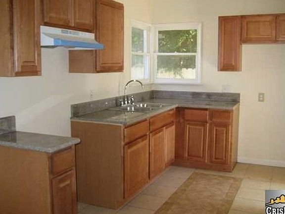 5th image of 7432 Owensmouth Ave