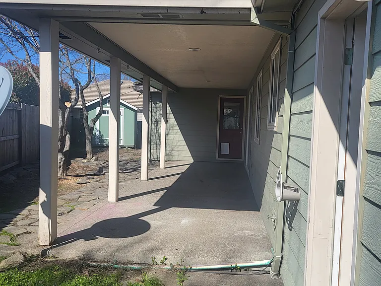 825 Amanda Way — Photo 2