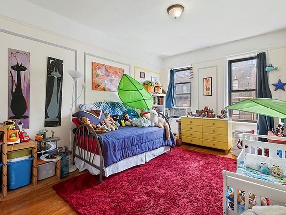 5th image of 92 Pinehurst Ave #Res